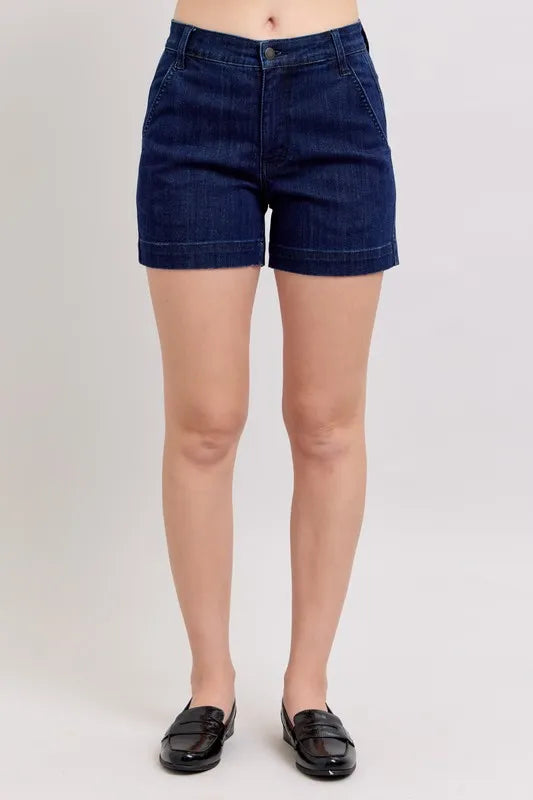 High Waist Denim Shorts in Dark Blue – DK outfit idea for women | Ro + Ivy