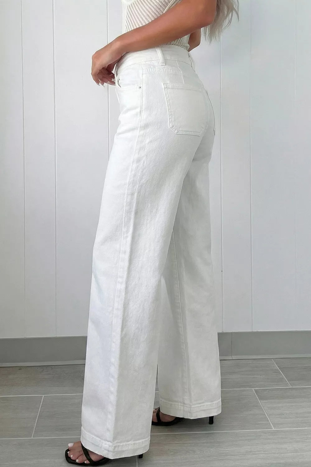 Women's 2 Button High Waist Wide Leg Jeans - Jeans