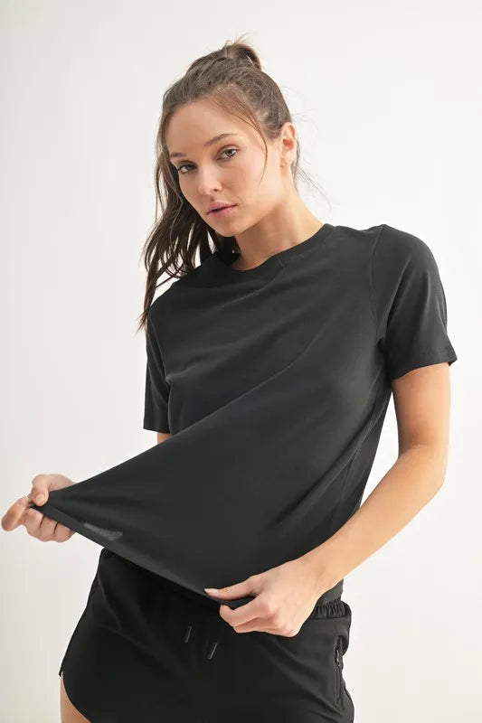 Round Neck Short Sleeve T-Shirt – outfit idea for women | Ro + Ivy