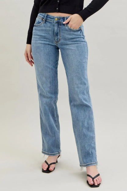 Medium Frayed Hem Dad Jeans | Trendy Jeans Outfit Idea for Women by Ro + Ivy | Elevated Basics, Modern Comfort & Style