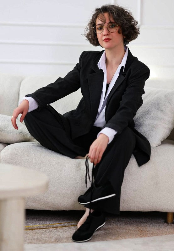 Low Microfiber & Mesh Paneling Sneakers | Trendy Sneakers Outfit Idea for Women by Ro + Ivy | Elevated Basics, Modern Comfort & Style