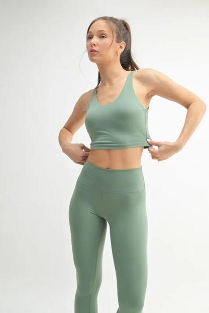 Venice Cloud Light U-Back Active Tank – MOSS outfit idea for women | Ro + Ivy