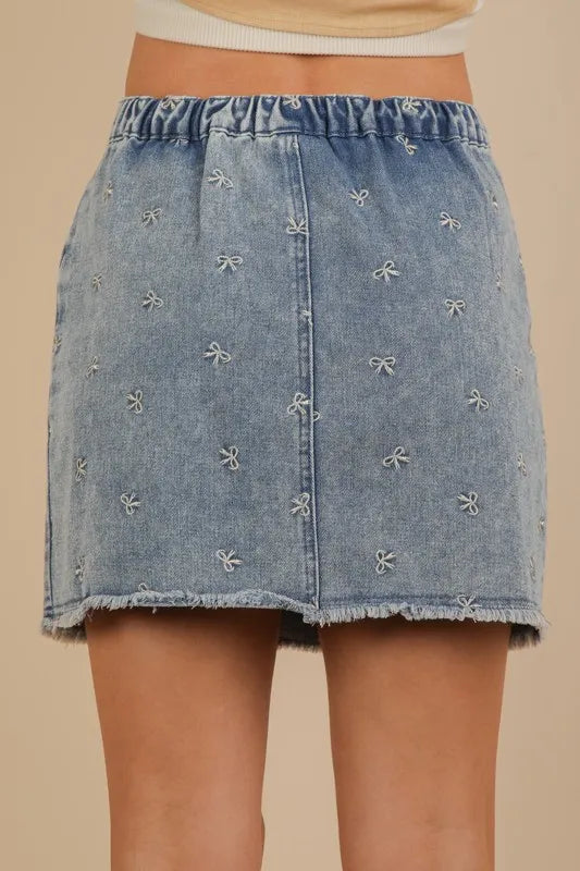 Bow Printed Casual Denim Mini Skirt in Indigo – outfit idea for women | Ro + Ivy