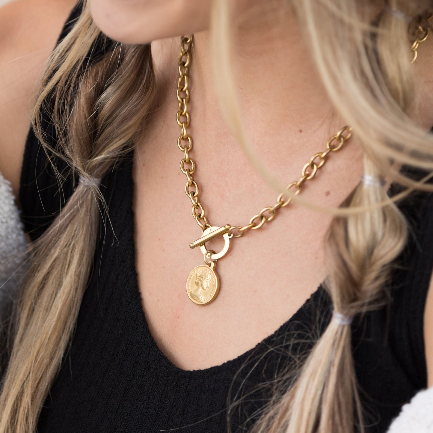 Coin Accent Chain Necklace -