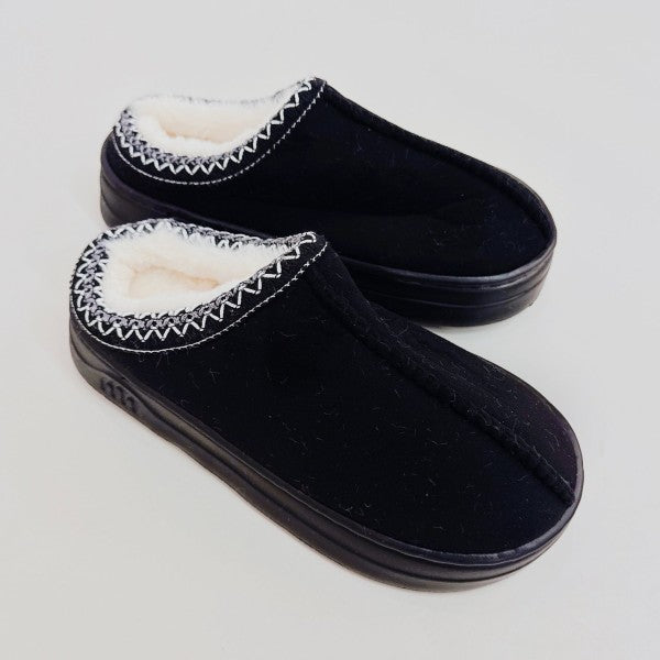 Soft Lined Indoor Slippers | Trendy Slippers Outfit Idea for Women by Ro + Ivy | Elevated Basics, Modern Comfort & Style