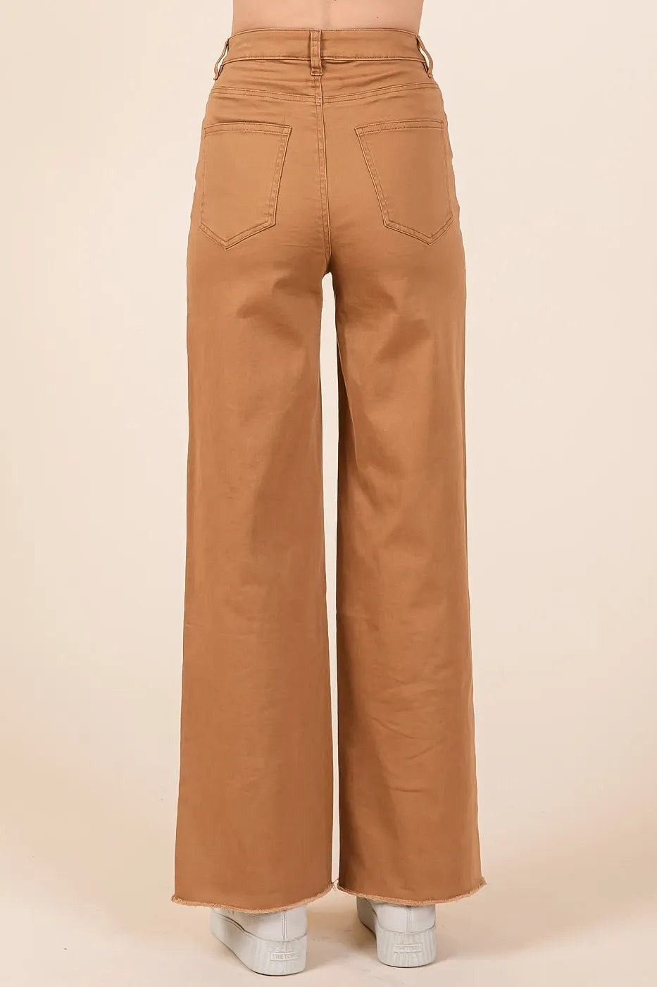 Twill High Waisted Button Fly Wide Leg Pants in Camel – outfit idea for women | Ro + Ivy