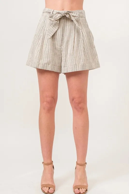 Linen Blend Striped Flowy Shorts – BLACK outfit idea for women | Ro + Ivy