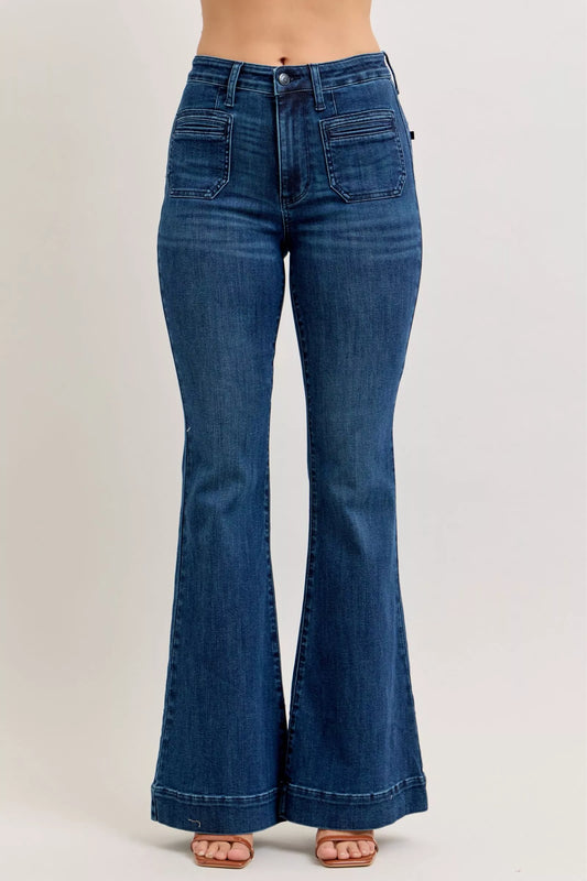 DK High-Waisted Flare Jeans With Front Pockets | Trendy Jeans Outfit Idea for Women by Ro + Ivy | Elevated Basics, Modern Comfort & Style