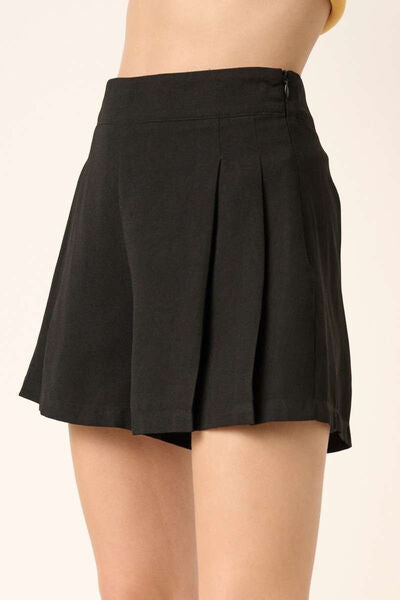 Side Invisible Zipper Pleated Shorts in Black - Ro + Ivy