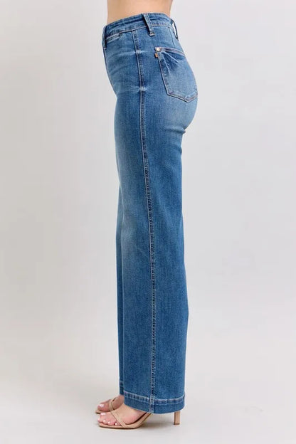 High Waist Contrast Thread Straight Jeans – outfit idea for women | Ro + Ivy