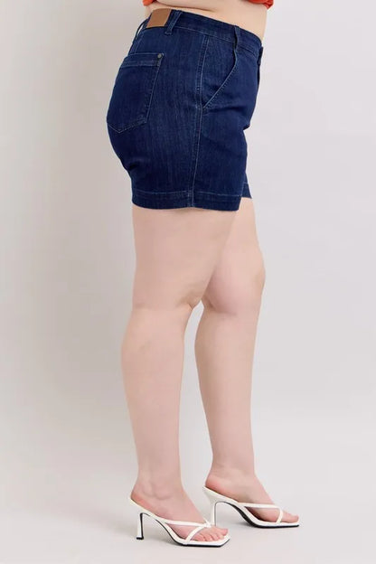 High Waist Denim Shorts in Dark Blue – outfit idea for women | Ro + Ivy