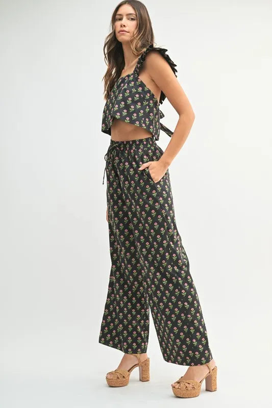 Floral Print Ruffle Top And Pants Set – outfit idea for women | Ro + Ivy