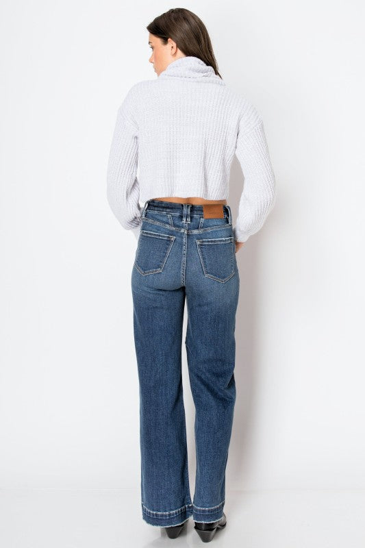 Tummy Control 90'S Vintage Wide Jeans | Trendy Jeans Outfit Idea for Women by Ro + Ivy | Elevated Basics, Modern Comfort & Style