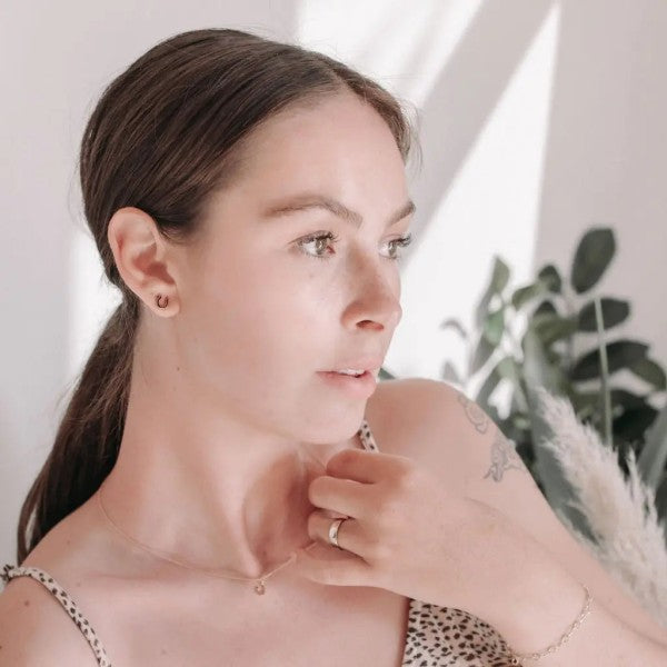 Horseshoe Stud Earrings Trendy Earrings Outfit Idea for Women | Ro + Ivy