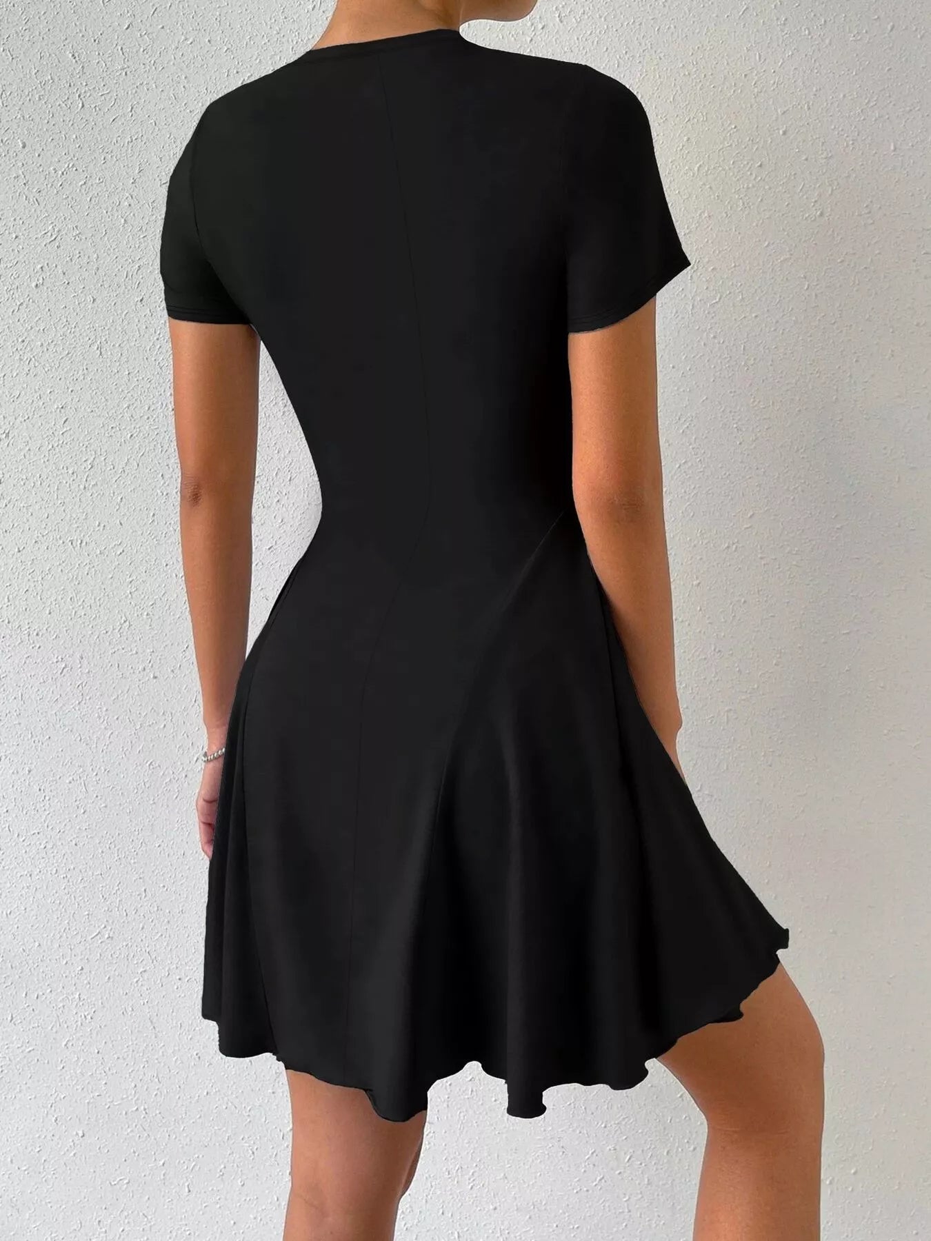Women's Round Neck Short Sleeve Mini Dress - Mini Dresses