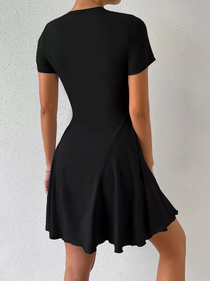 Women's Round Neck Short Sleeve Mini Dress - Mini Dresses