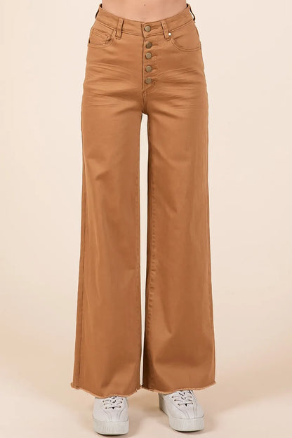 Twill High Waisted Button Fly Wide Leg Pants in Camel – CAMEL outfit idea for women | Ro + Ivy