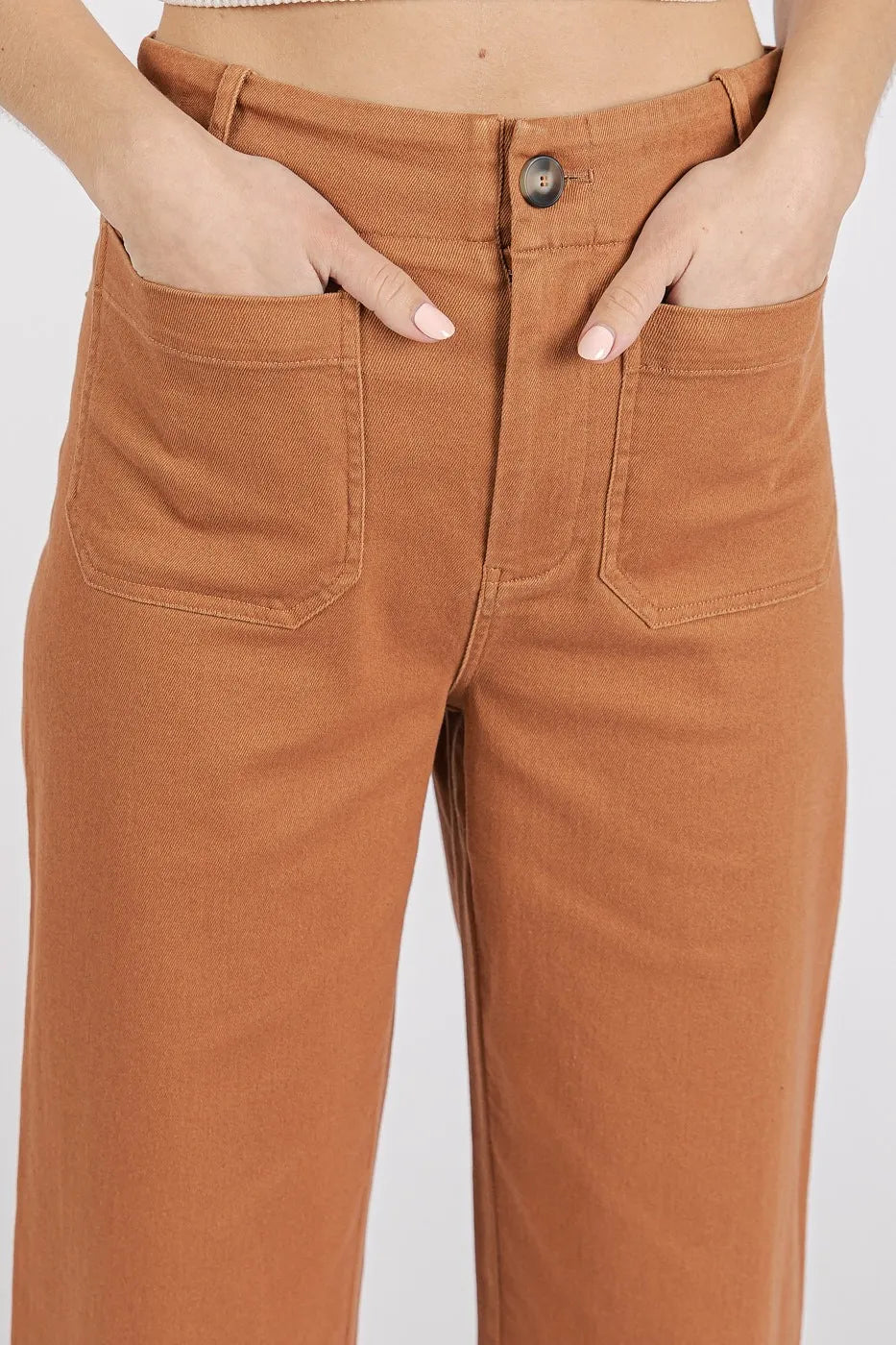 Twill Patch Pocket High Rise Wide Leg Pants in Cinnamon – outfit idea for women | Ro + Ivy