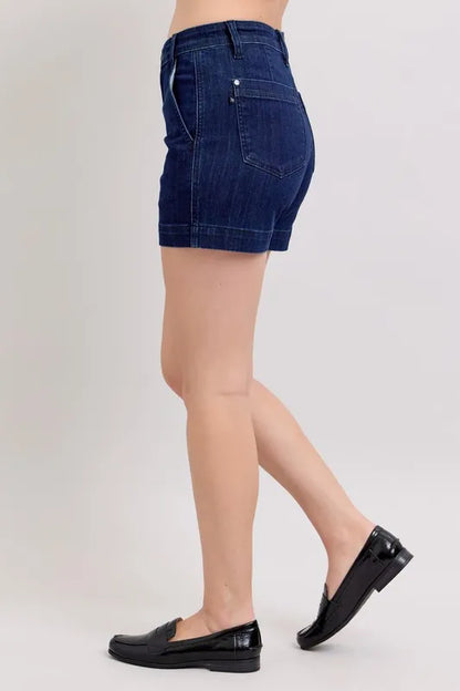 High Waist Denim Shorts in Dark Blue – outfit idea for women | Ro + Ivy