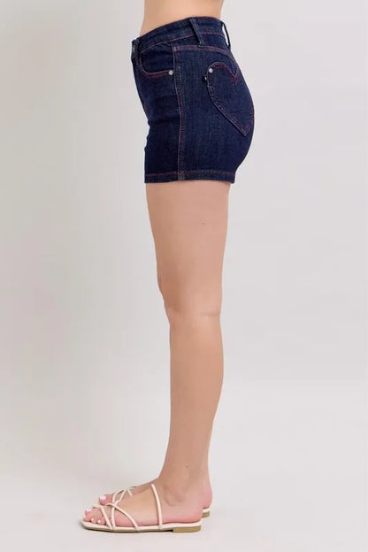 High Waist Heart Shaped Back Pockets & Red Thread Denim Shorts – outfit idea for women | Ro + Ivy