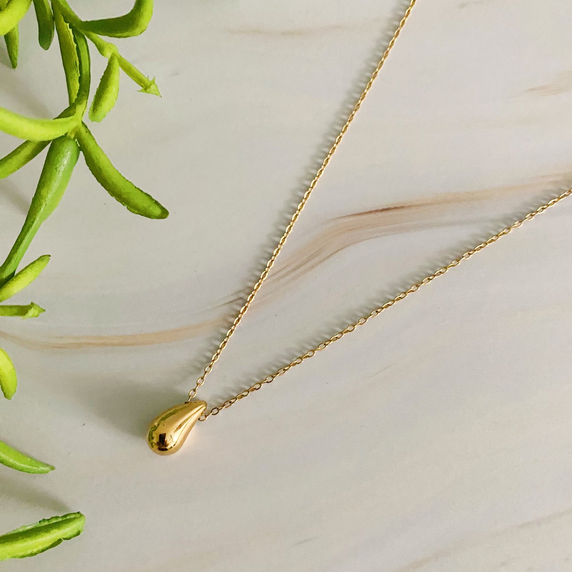 Dainty Teardrop Pendant Necklace — Minimalist Everyday Jewelry - Necklaces
