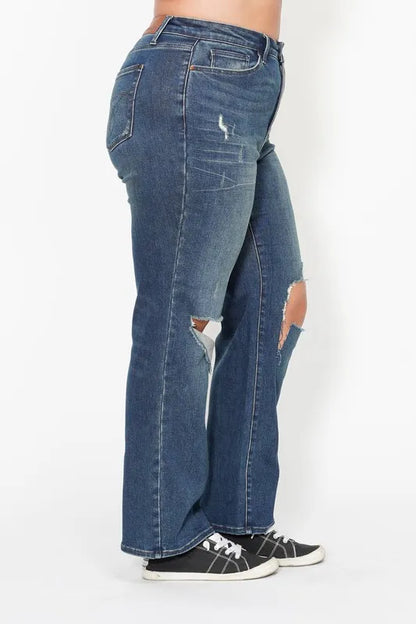 High Waist Ripped Knee Dad Jeans – outfit idea for women | Ro + Ivy