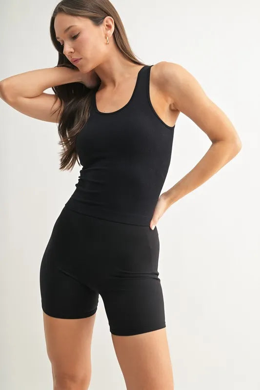 Classic Seamless Ribbed Activewear Tank Top – BLACK outfit idea for women | Ro + Ivy