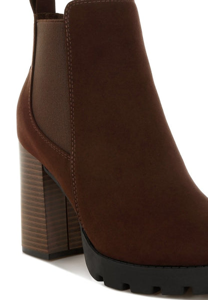Sonia Block Heel Boots | Trendy Boots Outfit Idea for Women by Ro + Ivy | Elevated Basics, Modern Comfort & Style
