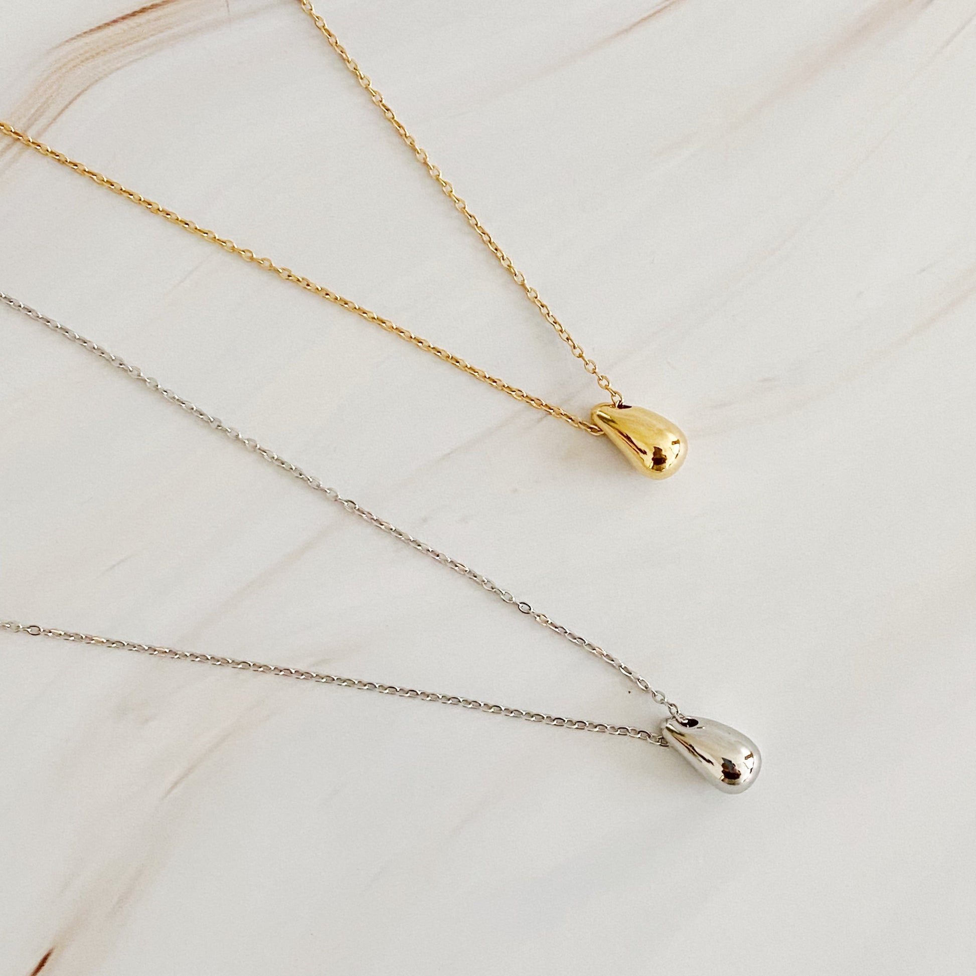Dainty Teardrop Pendant Necklace — Minimalist Everyday Jewelry - Necklaces