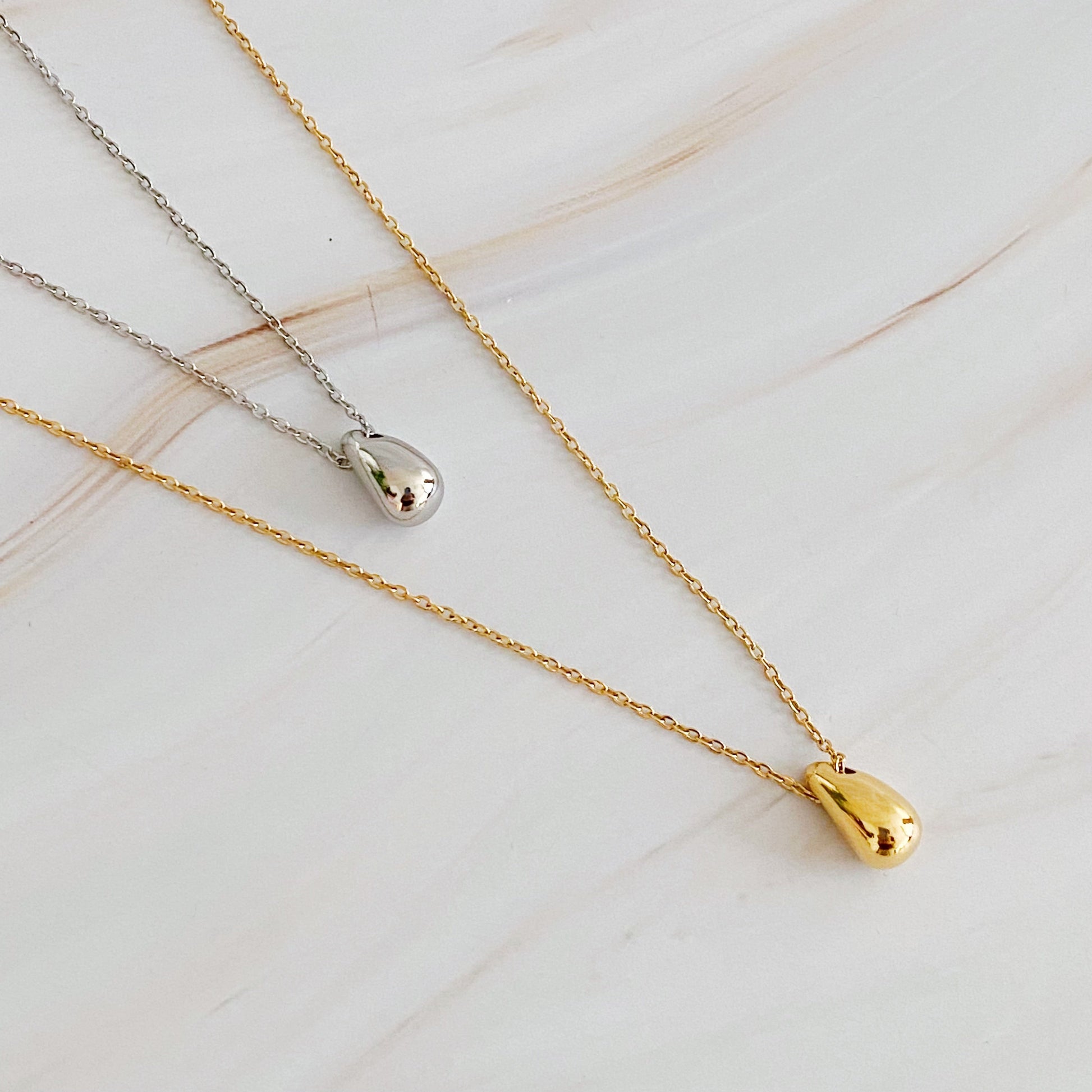 Dainty Teardrop Pendant Necklace — Minimalist Everyday Jewelry - Necklaces