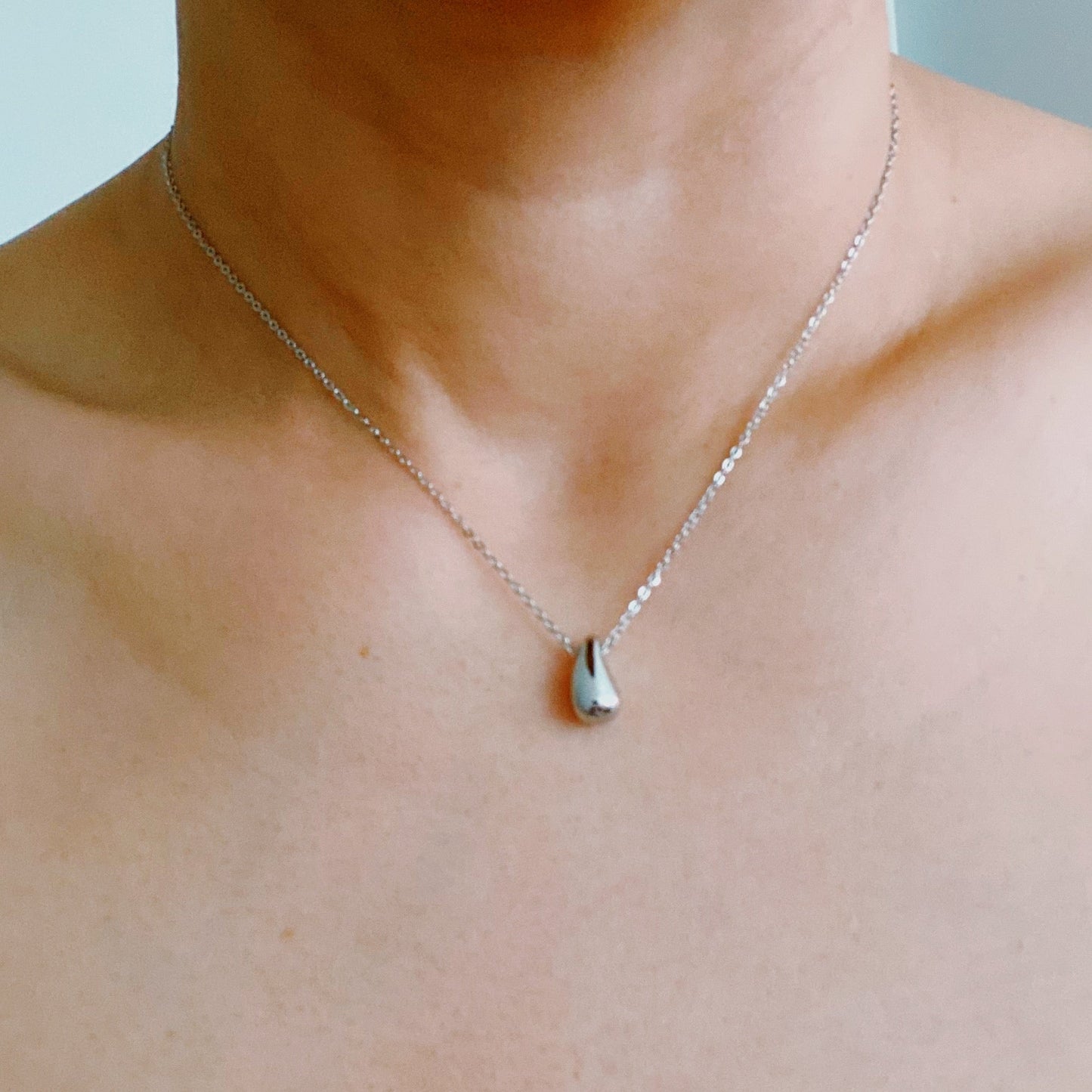 Dainty Teardrop Pendant Necklace — Minimalist Everyday Jewelry - Necklaces