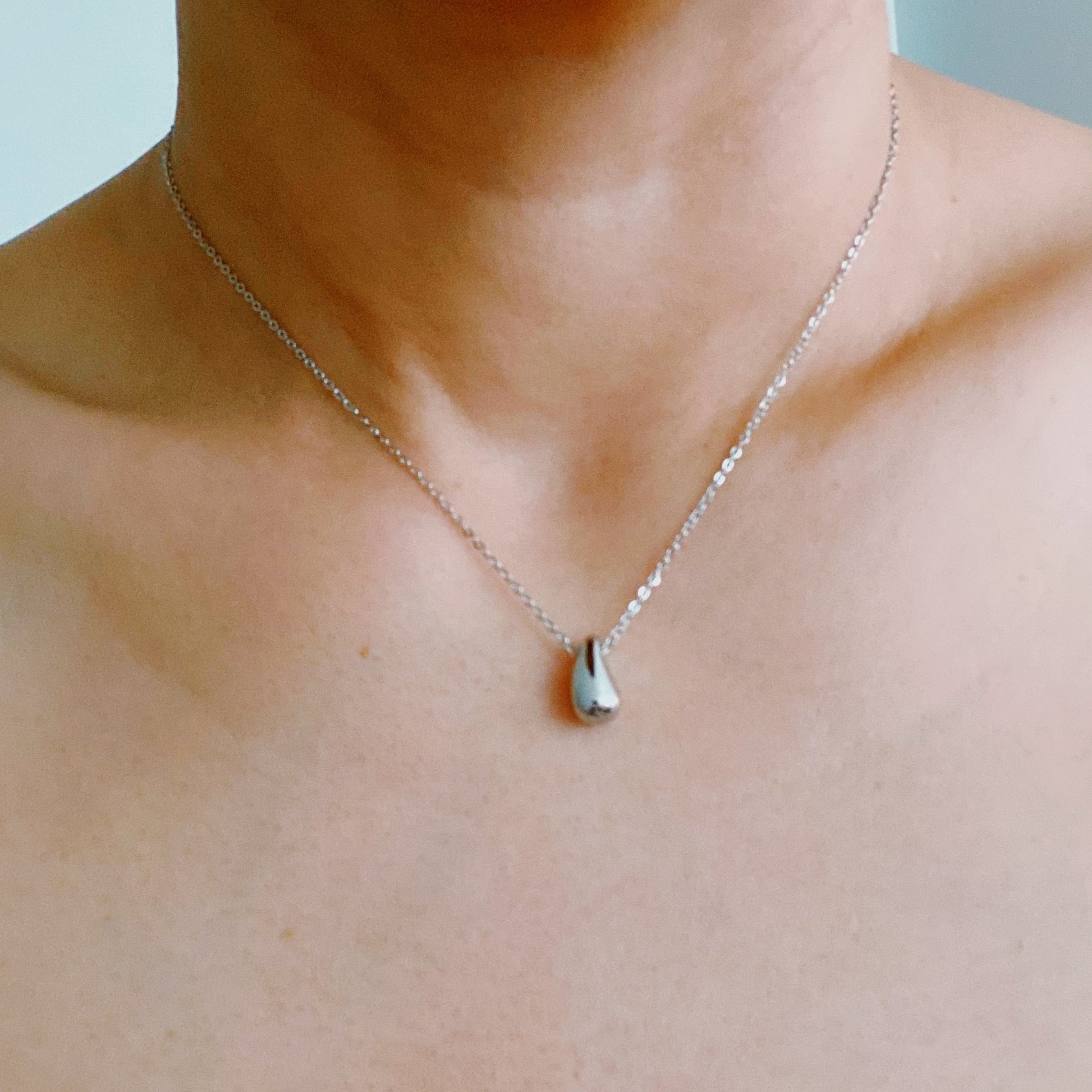Dainty Teardrop Pendant Necklace — Minimalist Everyday Jewelry - Necklaces