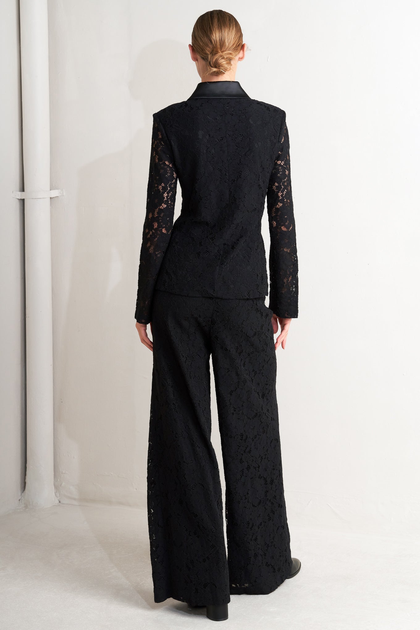 Long Sleeve Lace Formal Blazer | Trendy Blazers Outfit Idea for Women by Ro + Ivy | Elevated Basics, Modern Comfort & Style