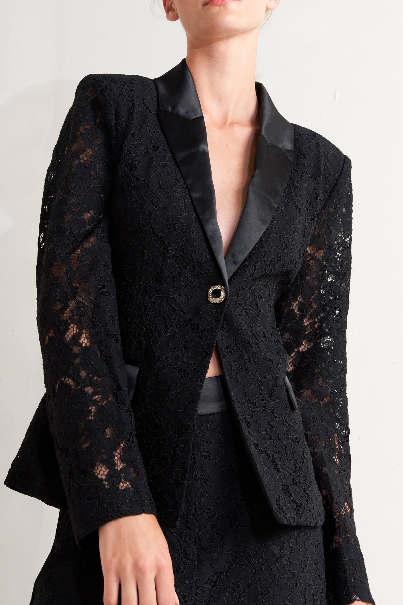 Long Sleeve Lace Formal Blazer | Trendy Blazers Outfit Idea for Women by Ro + Ivy | Elevated Basics, Modern Comfort & Style