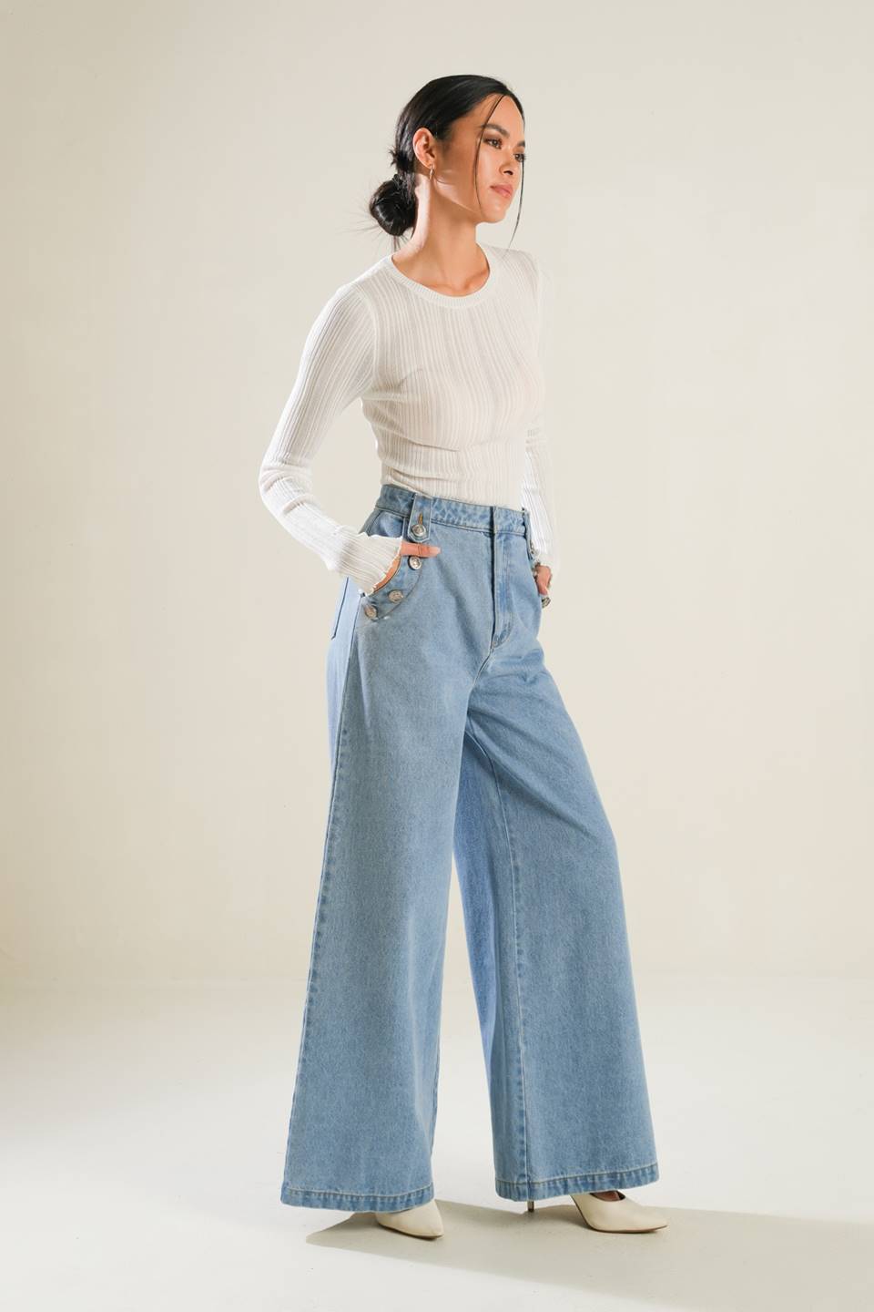 Washed Wide Leg Cotton Denim Pants Trendy Jeans Outfit Idea for Women | Ro + Ivy