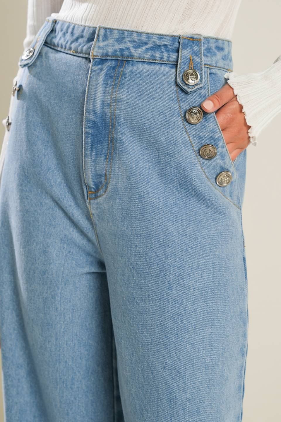 Washed Wide Leg Cotton Denim Pants Trendy Jeans Outfit Idea for Women | Ro + Ivy