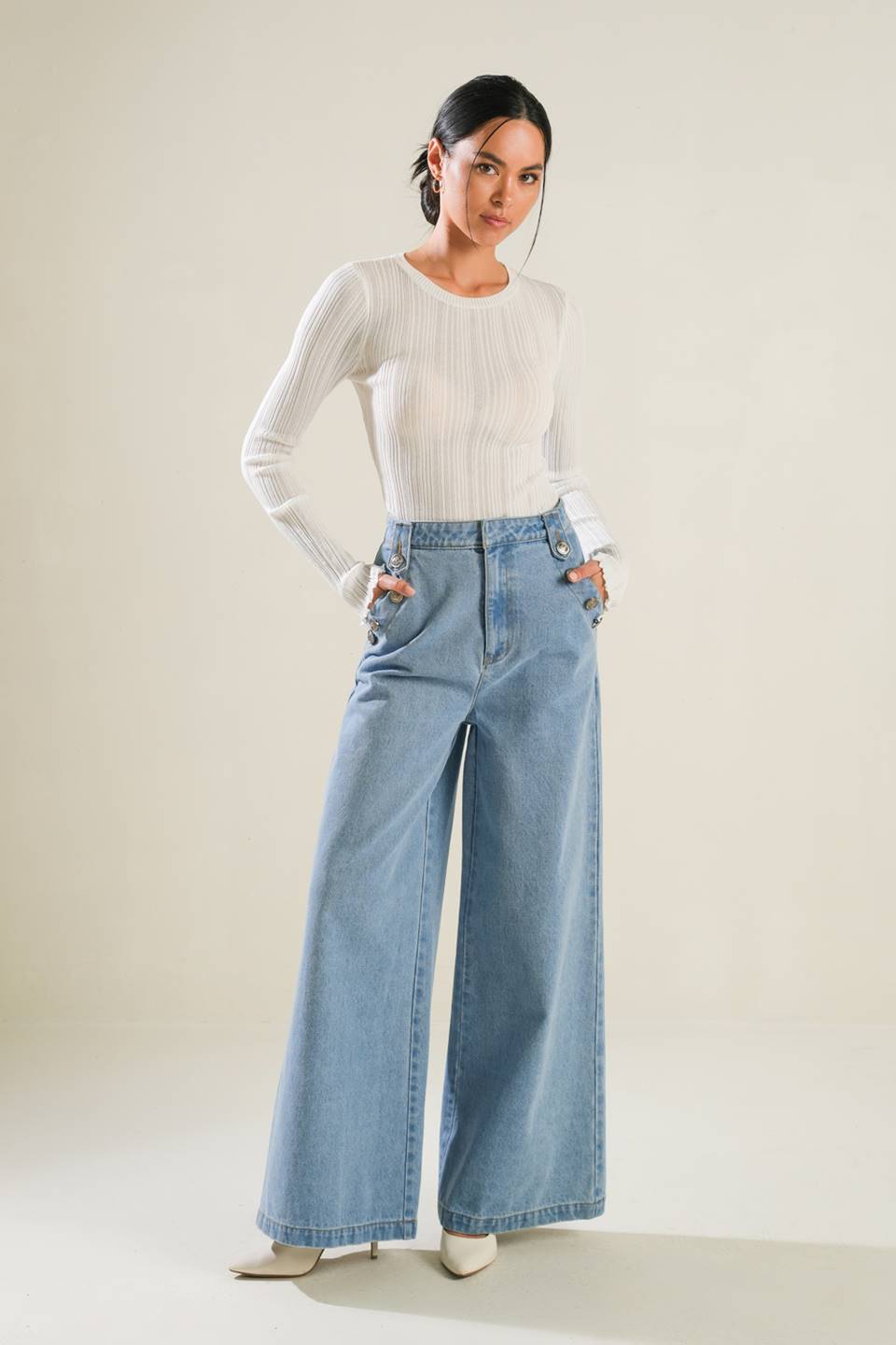 Washed Wide Leg Cotton Denim Pants Trendy Jeans Outfit Idea for Women | Ro + Ivy