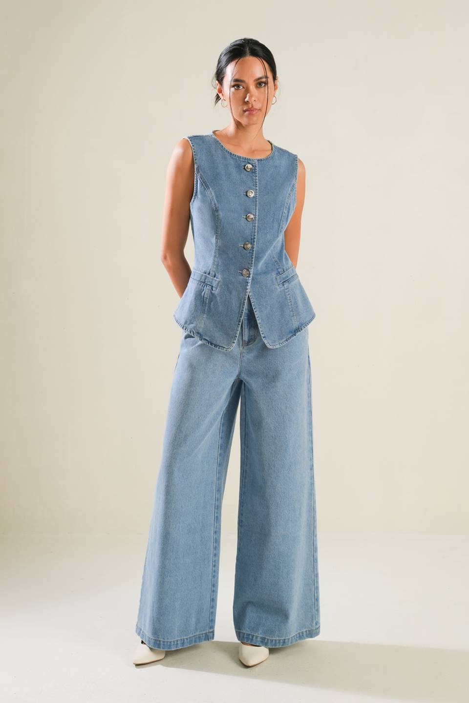 Washed Wide Leg Cotton Denim Pants Trendy Jeans Outfit Idea for Women | Ro + Ivy