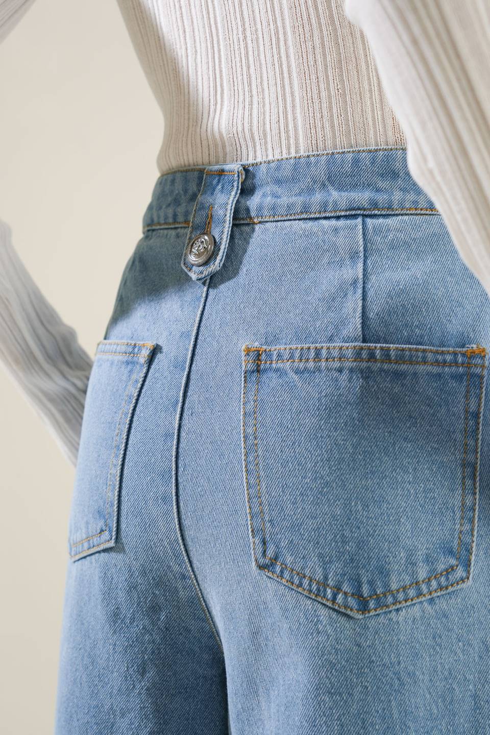 Washed Wide Leg Cotton Denim Pants Trendy Jeans Outfit Idea for Women | Ro + Ivy
