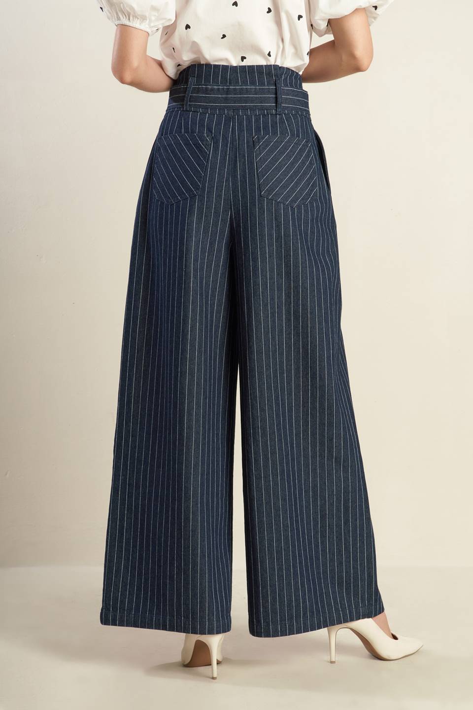 Striped Wide Leg Paper Bag Pants with Side Pockets Trendy Pants Outfit Idea for Women | Ro + Ivy