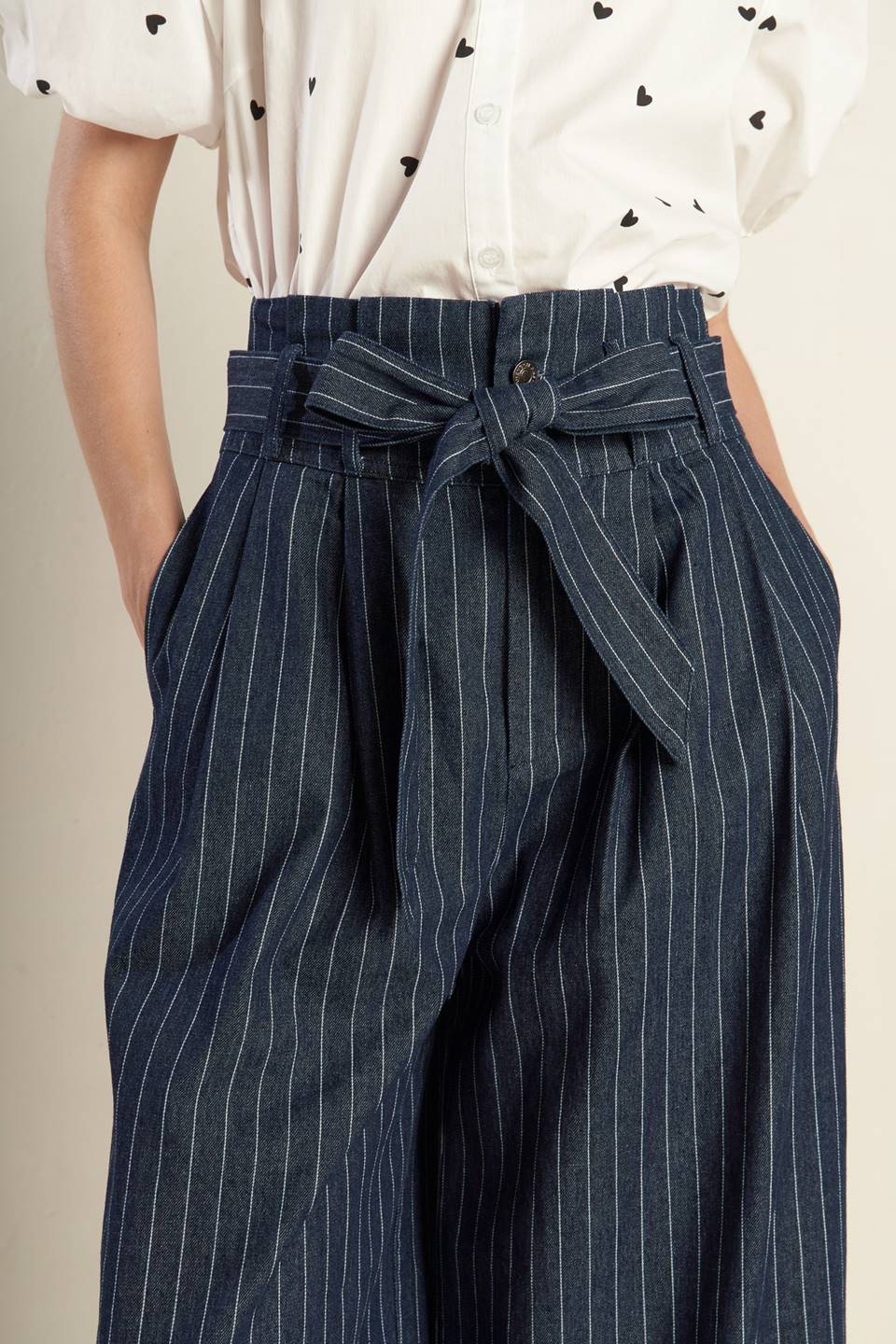 Striped Wide Leg Paper Bag Pants with Side Pockets Trendy Pants Outfit Idea for Women | Ro + Ivy