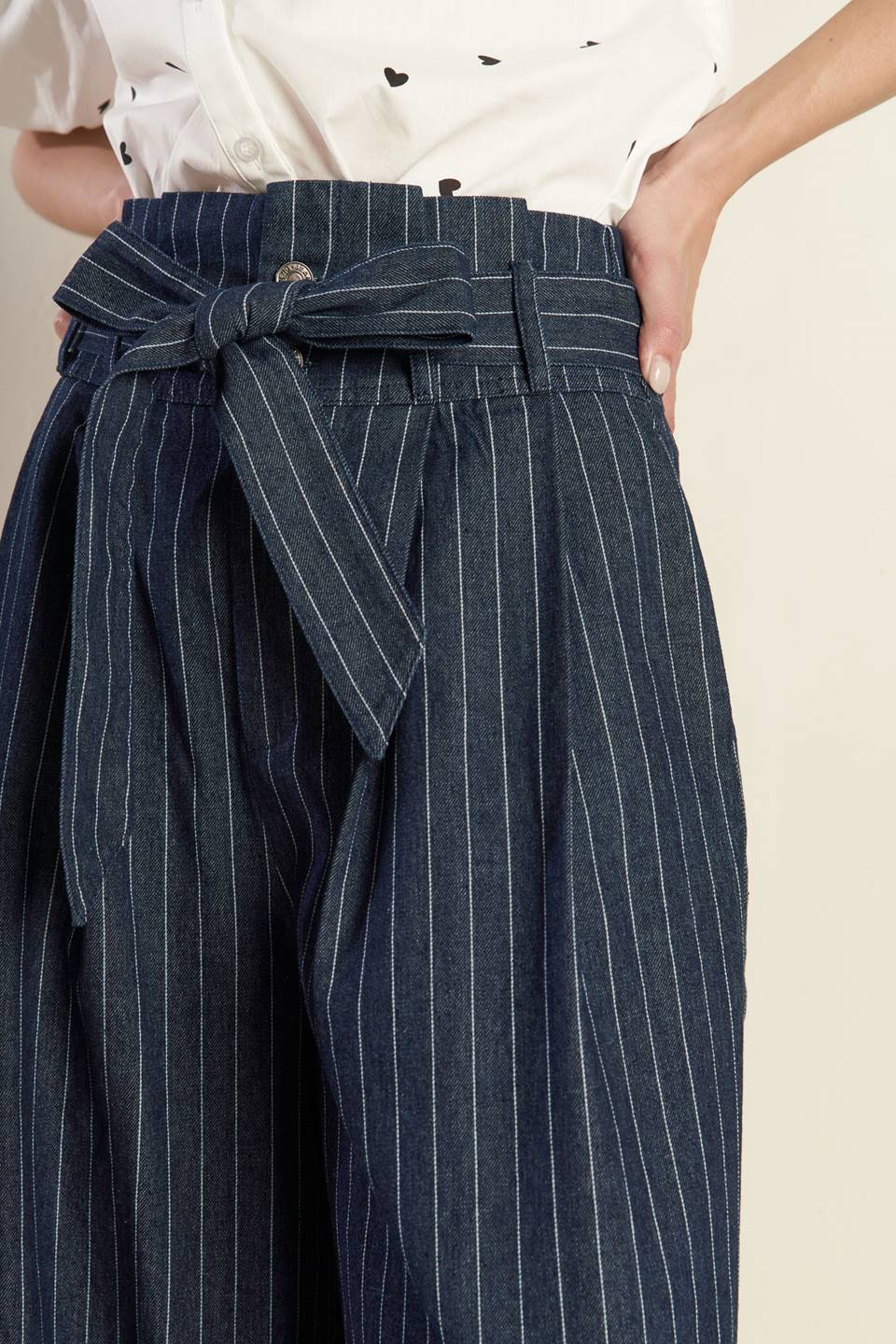 Striped Wide Leg Paper Bag Pants with Side Pockets Trendy Pants Outfit Idea for Women | Ro + Ivy