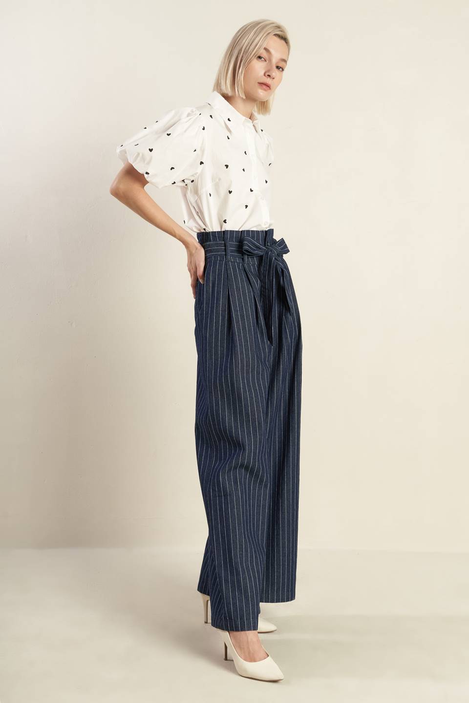 Striped Wide Leg Paper Bag Pants with Side Pockets Trendy Pants Outfit Idea for Women | Ro + Ivy