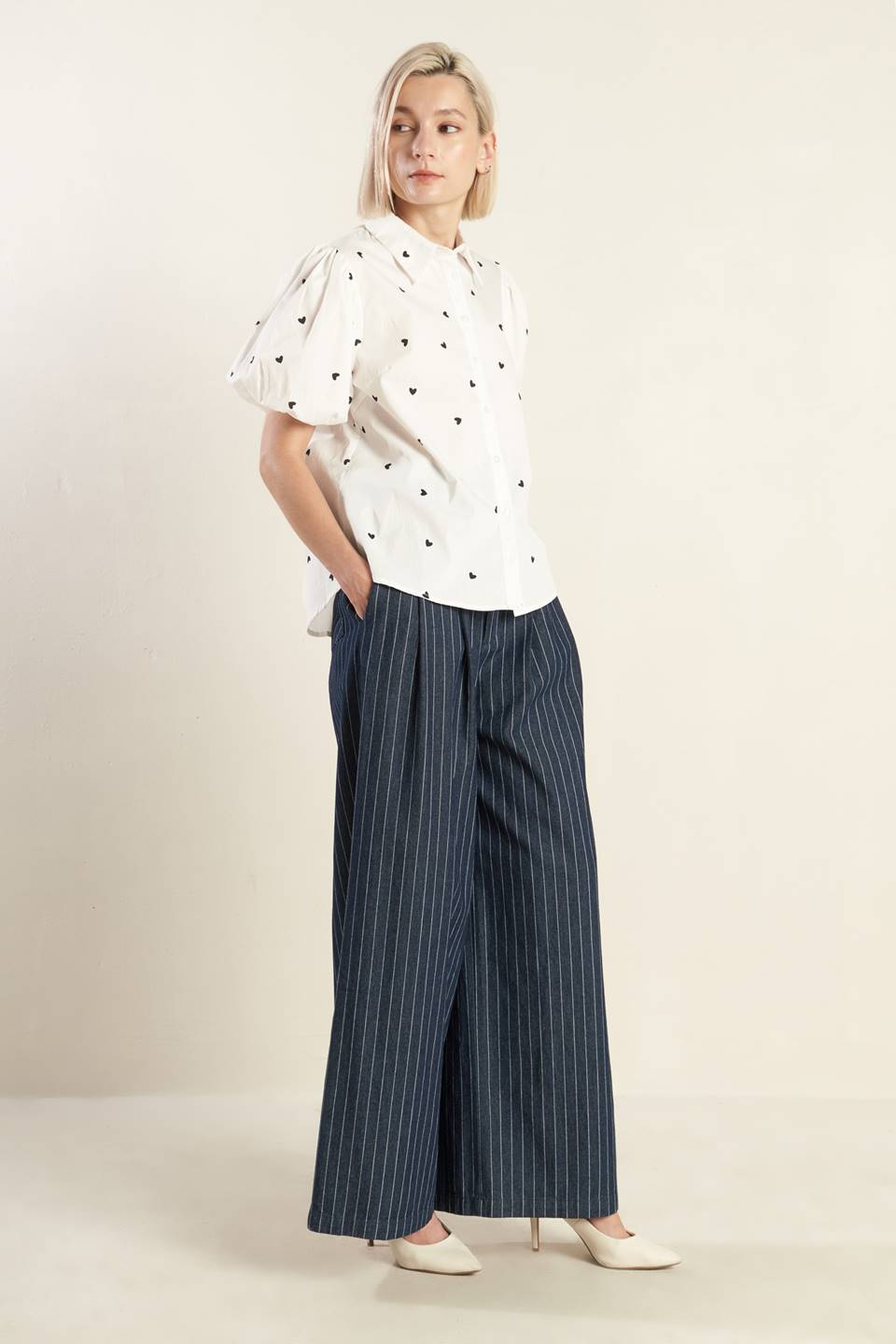 Striped Wide Leg Paper Bag Pants with Side Pockets Trendy Pants Outfit Idea for Women | Ro + Ivy