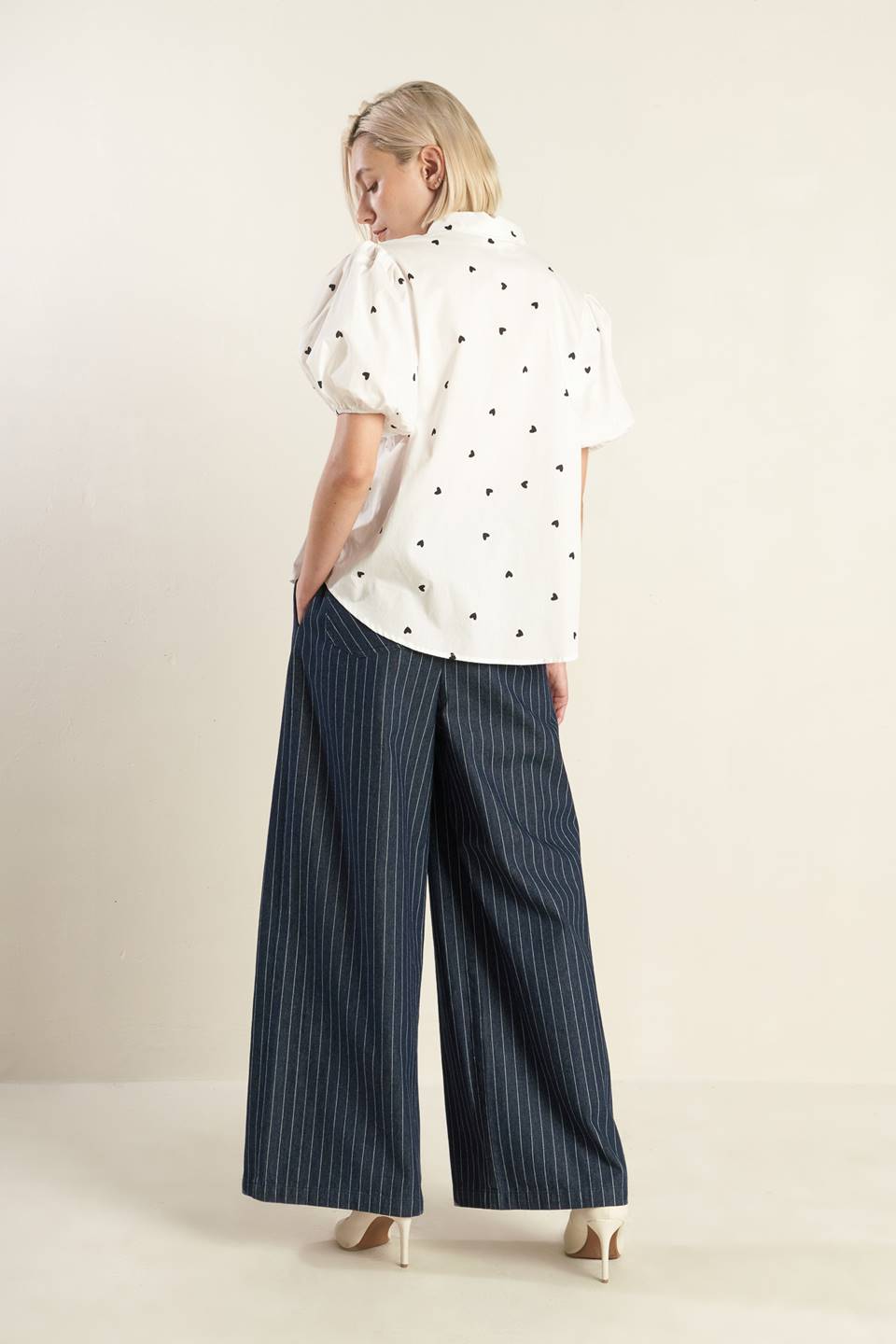 Striped Wide Leg Paper Bag Pants with Side Pockets Trendy Pants Outfit Idea for Women | Ro + Ivy