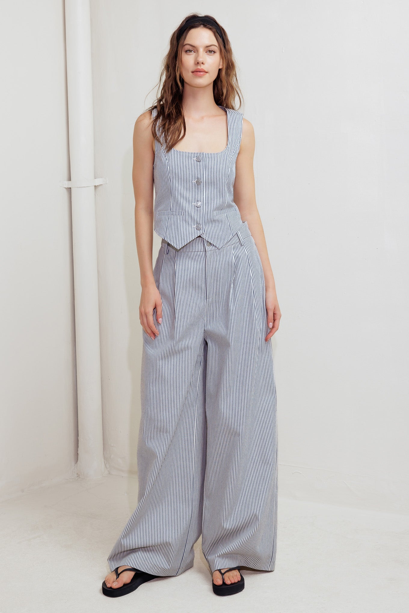 Coastal Striped Wide Leg Front Pleated Pants Trendy Pants Outfit Idea for Women | Ro + Ivy