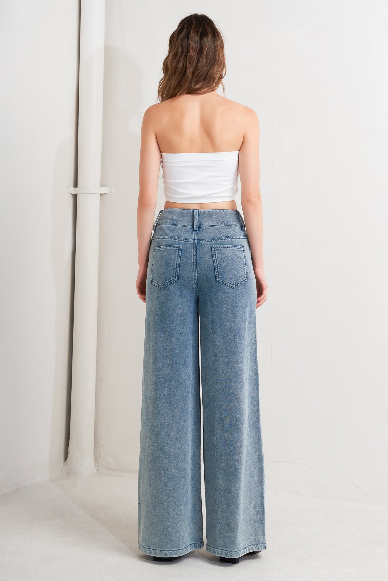 French Terry Pant with Side Pockets Trendy Jeans Outfit Idea for Women | Ro + Ivy
