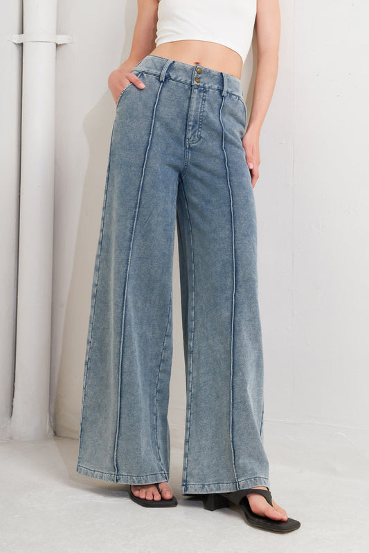 French Terry Pant with Side Pockets Trendy Jeans Outfit Idea for Women | Ro + Ivy
