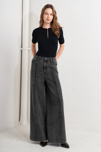 Graphite Wide Leg Denim Jeans | Trendy Jeans Outfit Idea for Women by Ro + Ivy | Elevated Basics, Modern Comfort & Style