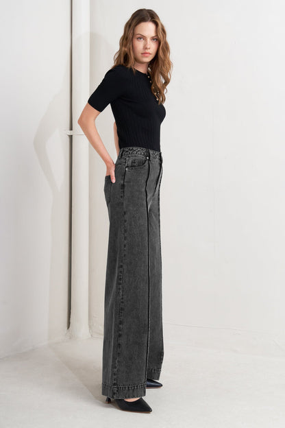Graphite Wide Leg Denim Jeans | Trendy Jeans Outfit Idea for Women by Ro + Ivy | Elevated Basics, Modern Comfort & Style